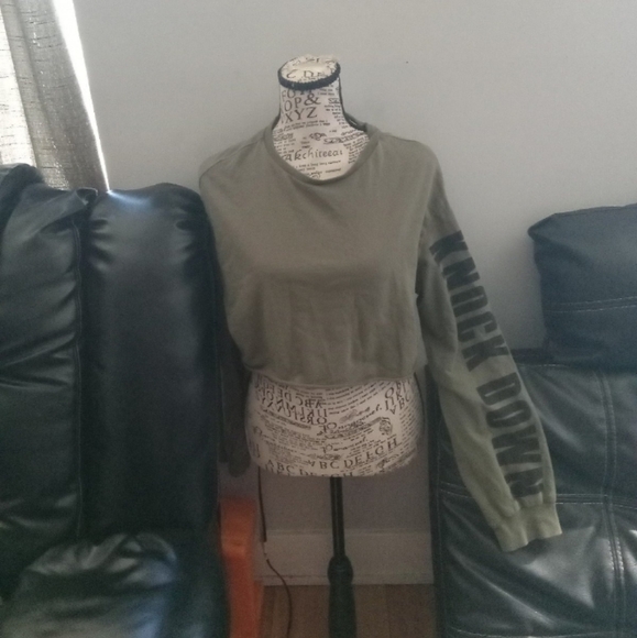 😍😍NWOT knock down crop top by divided by h n m - Picture 1 of 4